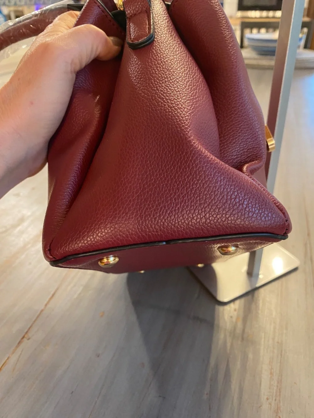 048 - Oakdale Burgundy Faux Leather Handback with Scarf